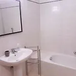 Beautiful With Private Terrace בית נופש